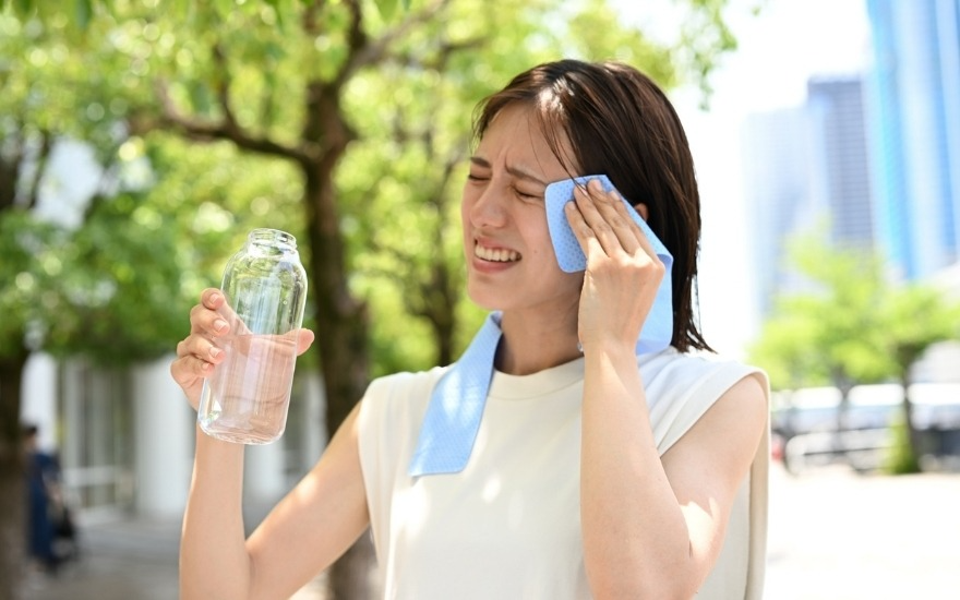Mất nước mùa hè: từ triệu chứng âm thầm đến suy thận cấp tính