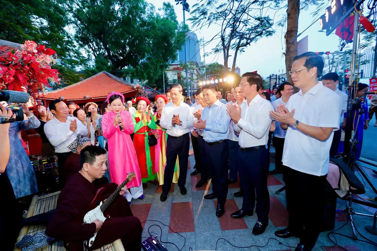 Phố đi bộ ẩm thực đêm Hải Phòng: Đêm đặc sản và nghệ thuật giữa dải trung tâm