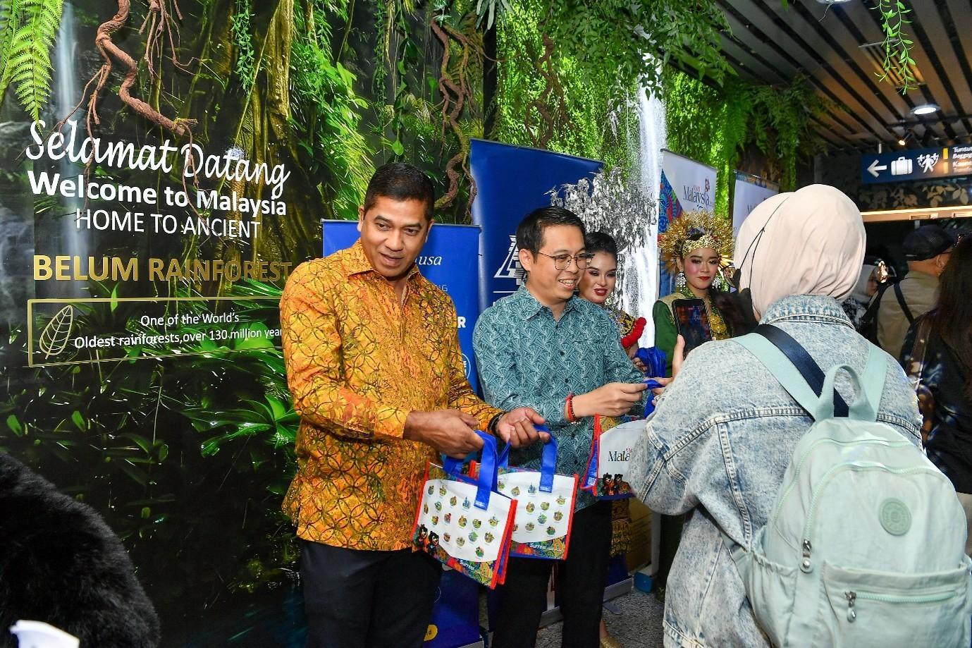 Malaysia và Thái Lan tăng tốc tranh giành du khách Việt: Ai đang dẫn trước?