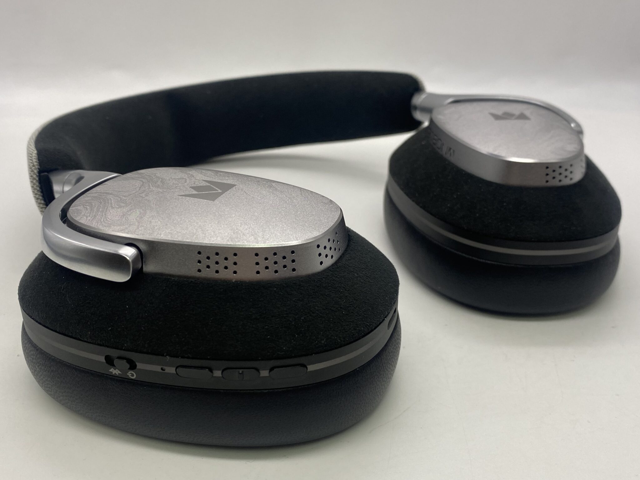 Noble Audio FoKus Artemis vs Vanguard: không dây hay có dây cho Hi-Fi?