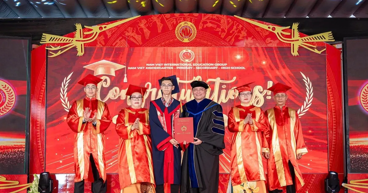 Từ tự học đến thủ khoa: Bí quyết của những học sinh siêu đạt