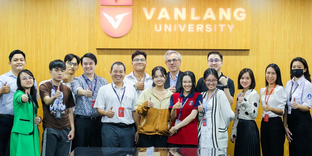 Khoảng cách kỹ năng AI ở Việt Nam: Đại học vì sao chưa đủ?