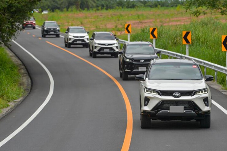 Toyota Fortuner nâng cấp an toàn và công nghệ: Đã đủ để đấu Ford Everest?