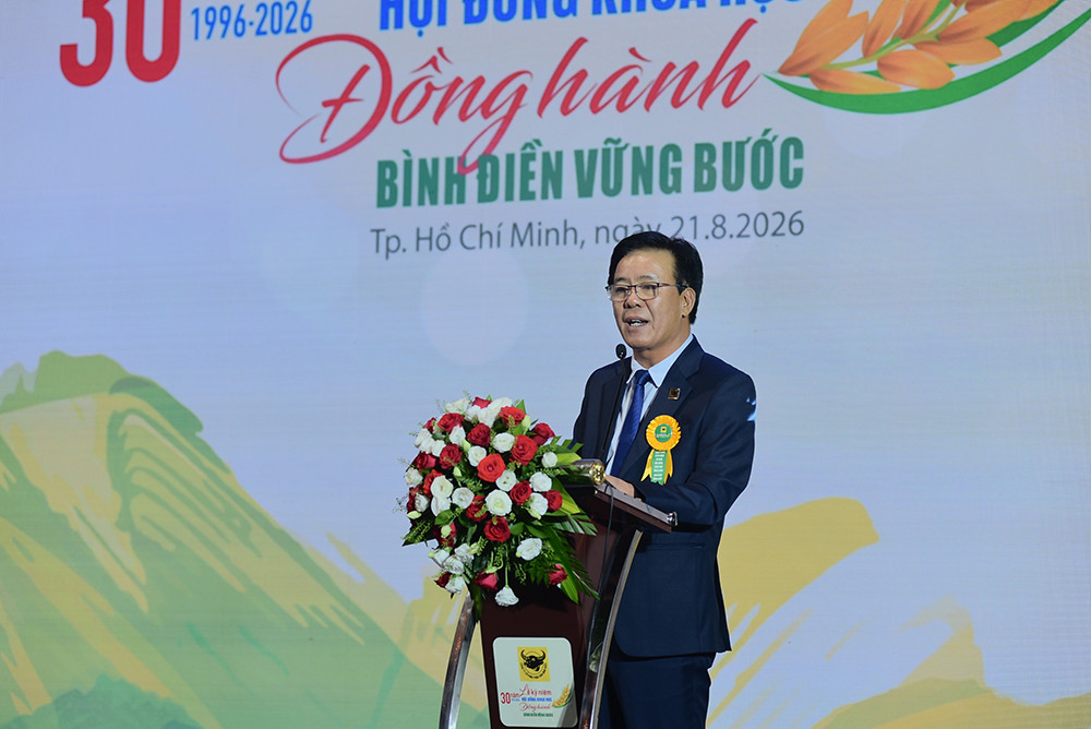 30 năm đưa khoa học từ phòng thí nghiệm xuống ruộng đồng