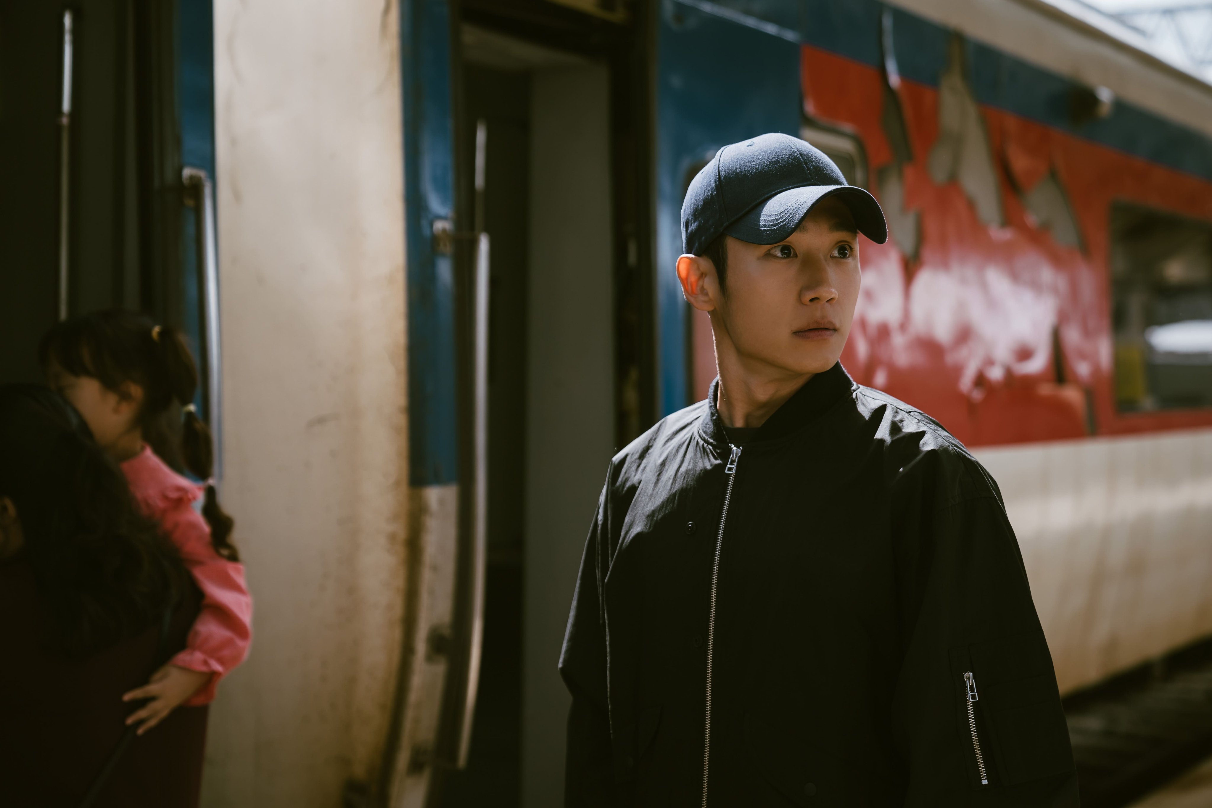 Tại sao Our Sticky Love là K-drama lãng mạn kỳ lạ nhất của Jung Hae-in