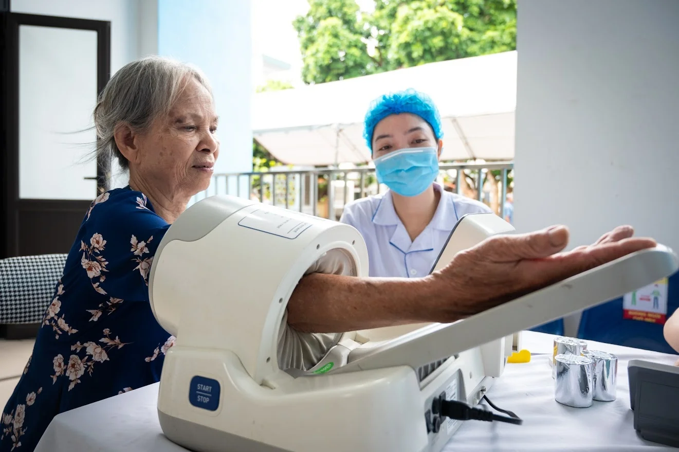 Tiêm 'bổ não' tại nhà và những ngộ nhận y tế nguy hiểm