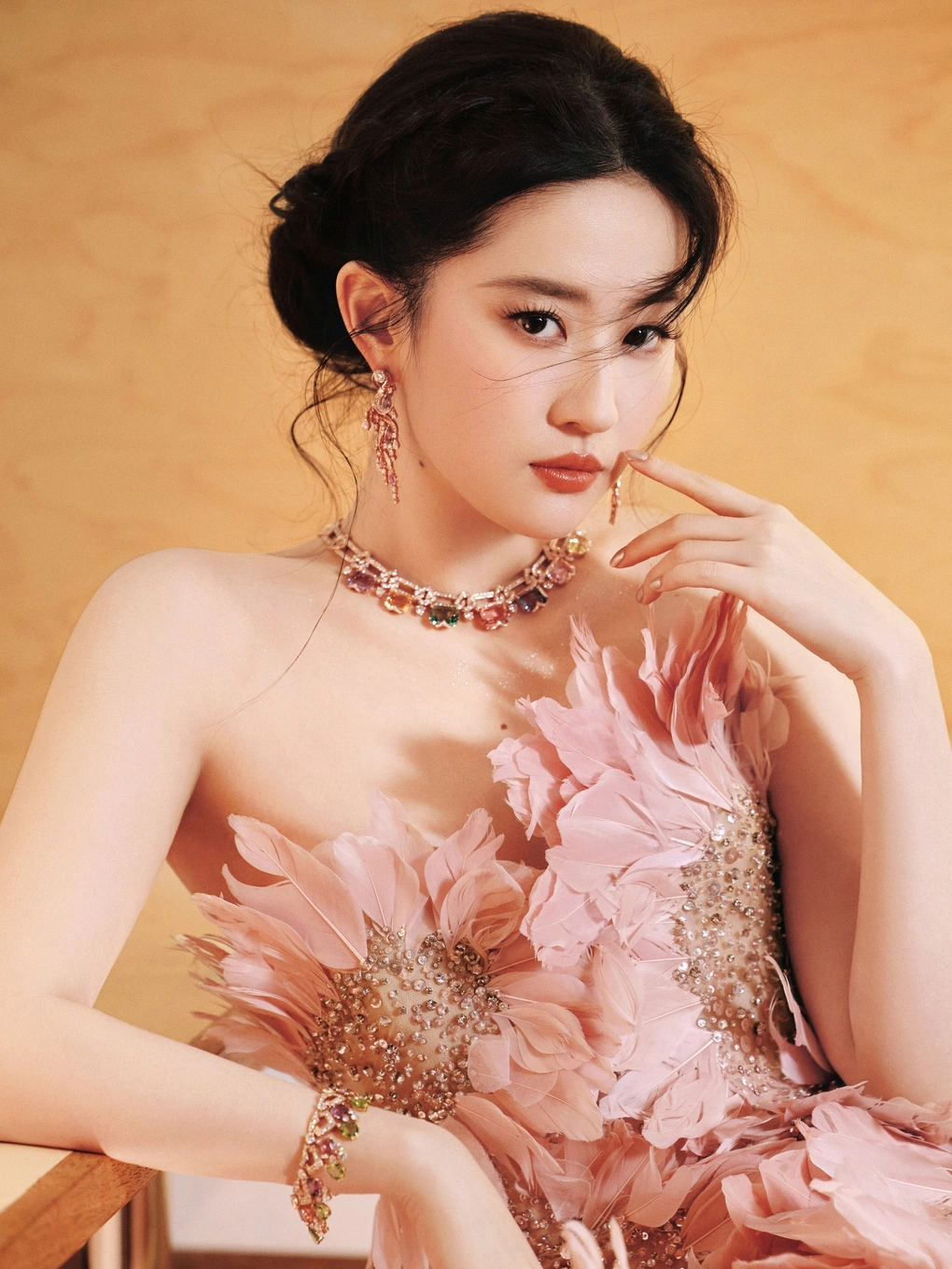 Khi Lưu Diệc Phi chọn Phan Huy: cú hích mới cho thời trang Việt