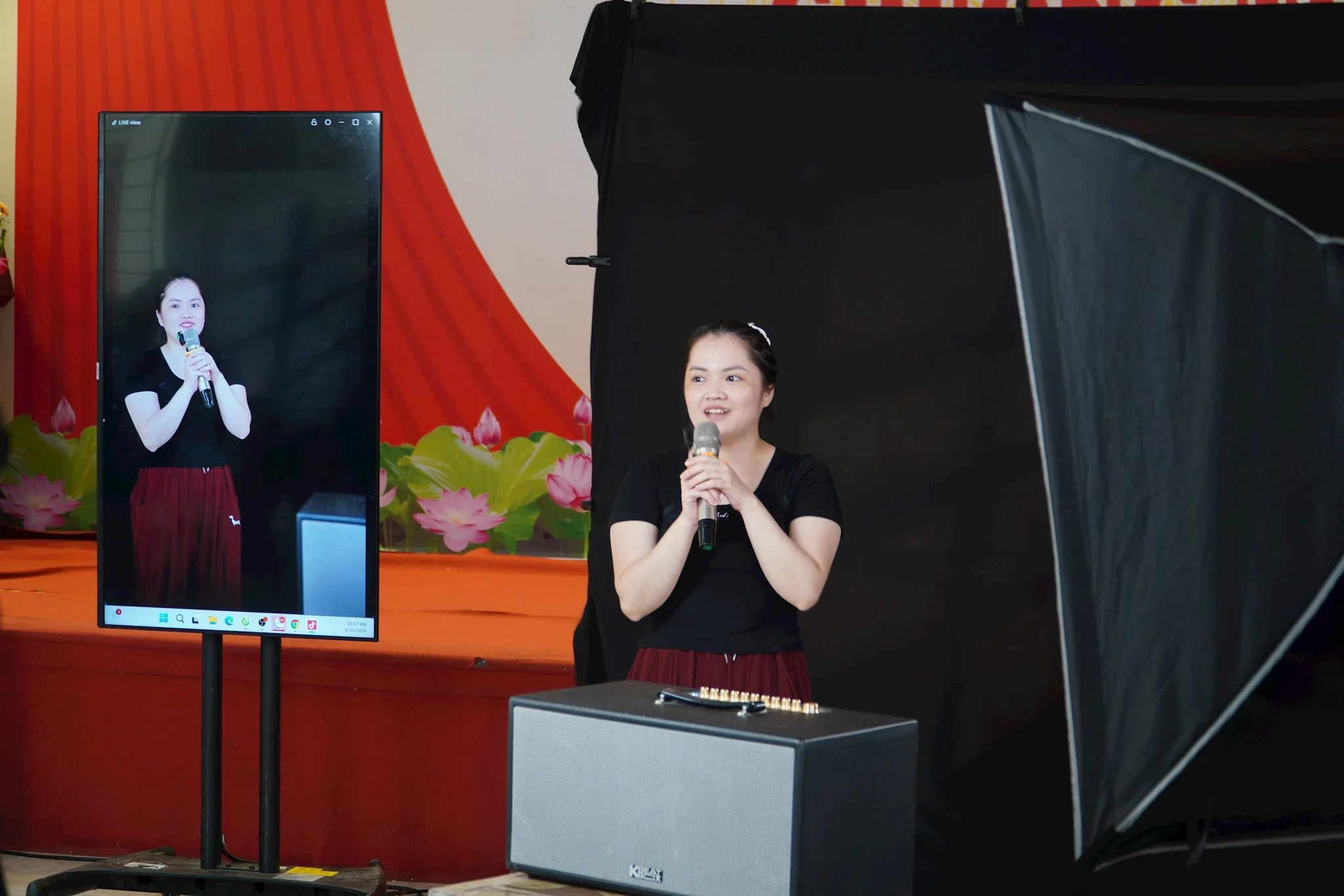 Từ chợ truyền thống đến livestream: Hộ kinh doanh học bán hàng trực tuyến