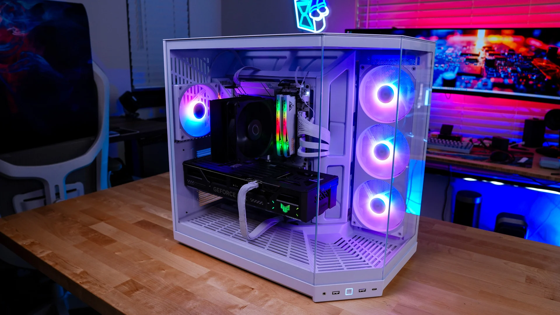 Vỏ case Micro-ATX giá rẻ: nên chọn Cooler Master Q300L v3, Geometric Future Model 3 hay HYTE Y50?