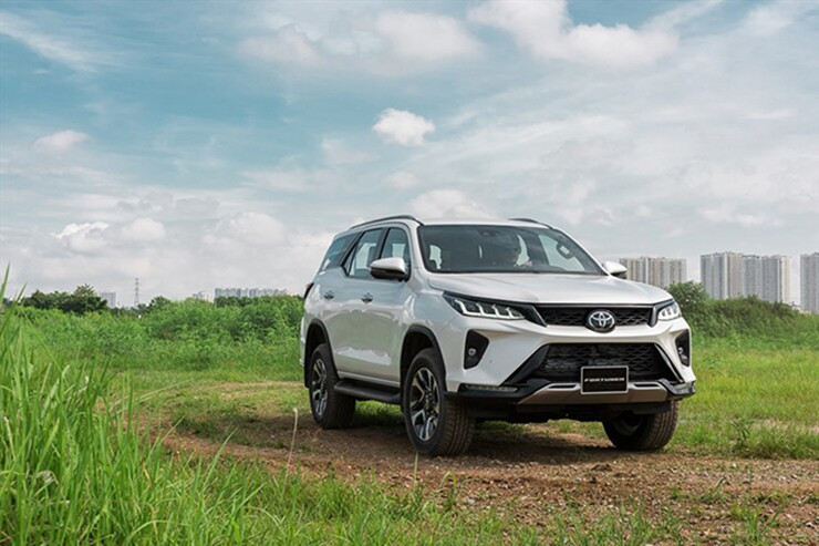 Toyota Fortuner nâng cấp an toàn và công nghệ: Đã đủ để đấu Ford Everest?