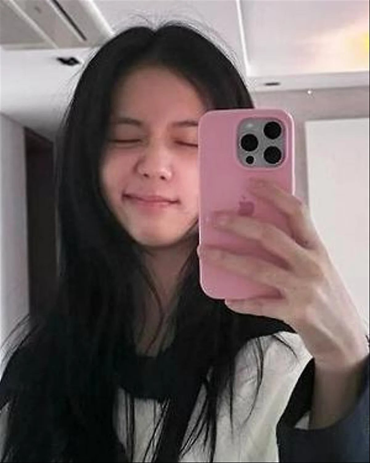 Bộ sưu tập nghệ thuật triệu đô hé lộ Jisoo BlackPink khác lạ