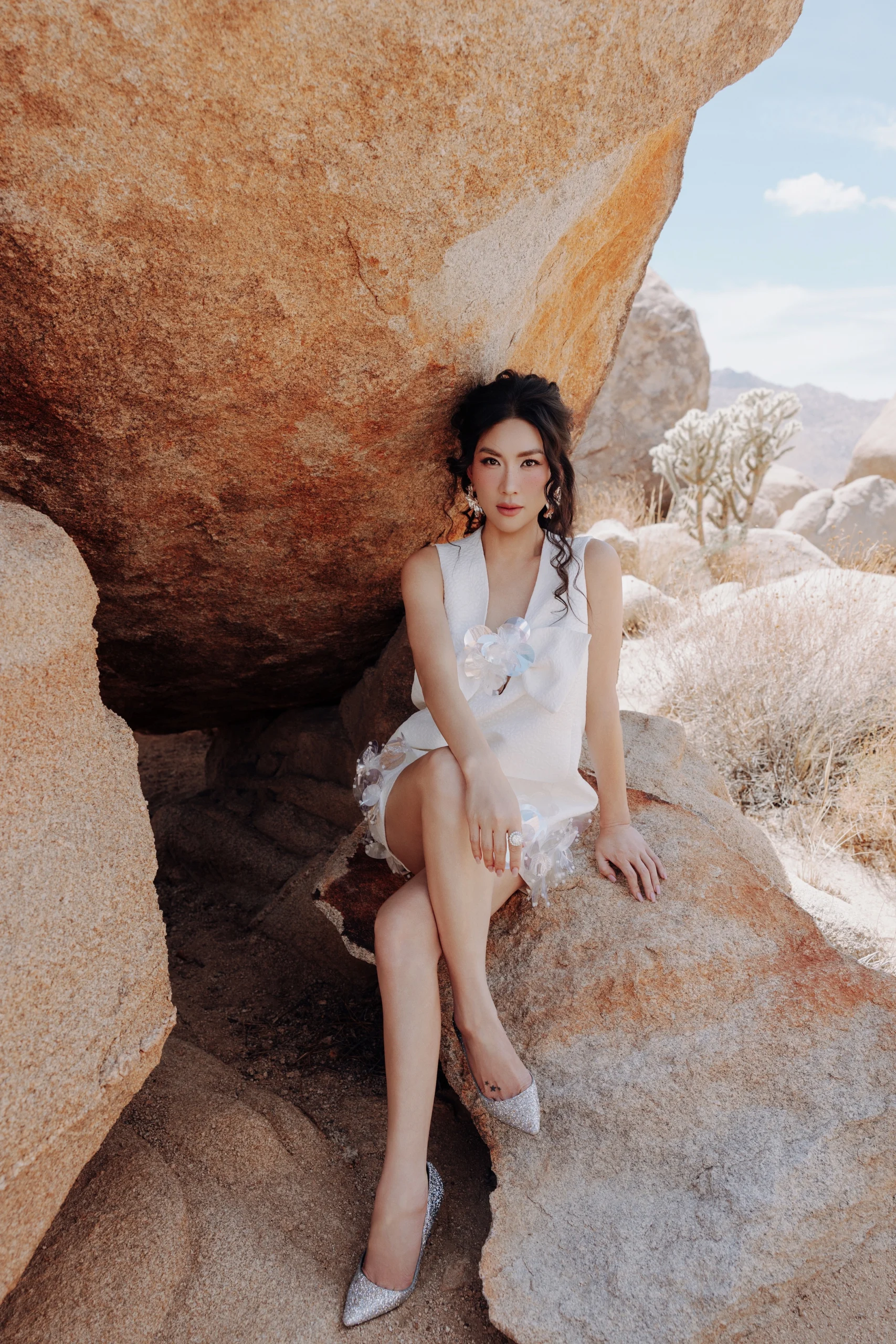 Fashionista Châu Lê Thu Hằng Mang Thiết Kế Việt Vào Sa Mạc Joshua Tree
