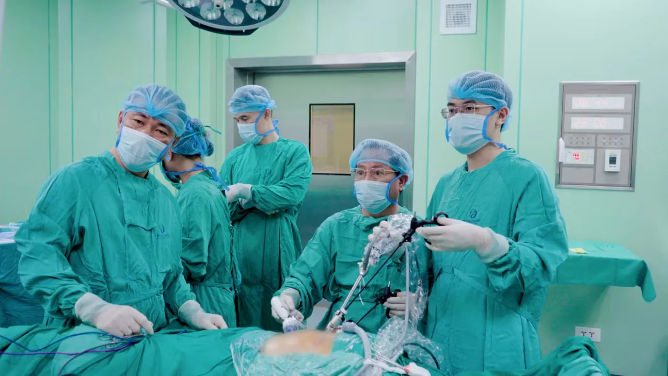 Phát hiện cùng lúc ung thư trực tràng, ung thư phổi và 39 polyp: Bài kiểm tra tư duy lâm sàng