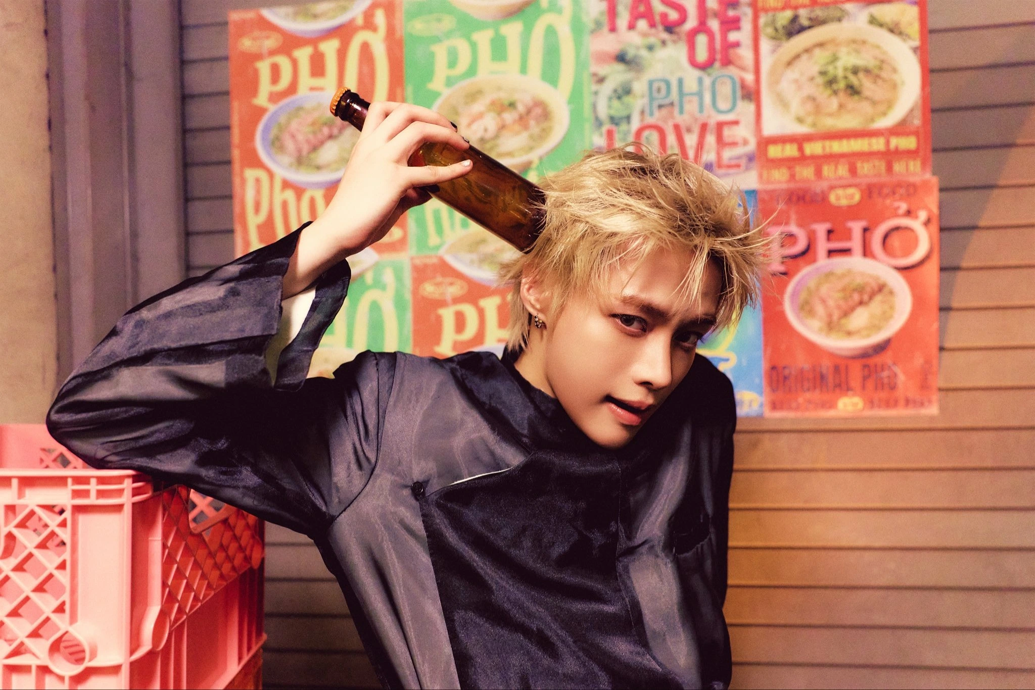 Hanbin mang áo dài và phở vào No Fear: cú hích mới cho văn hóa Việt trong K-pop