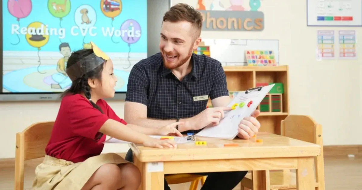 Tiếng Anh trở thành môn bắt buộc từ lớp 1: cơ hội hay áp lực?