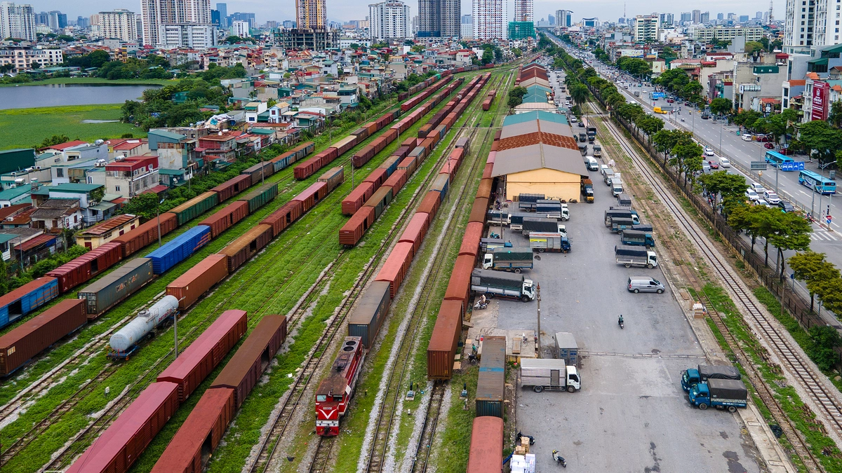 Vì sao đường sắt Lào Cai – Hải Phòng chỉ điện khí hóa một phần
