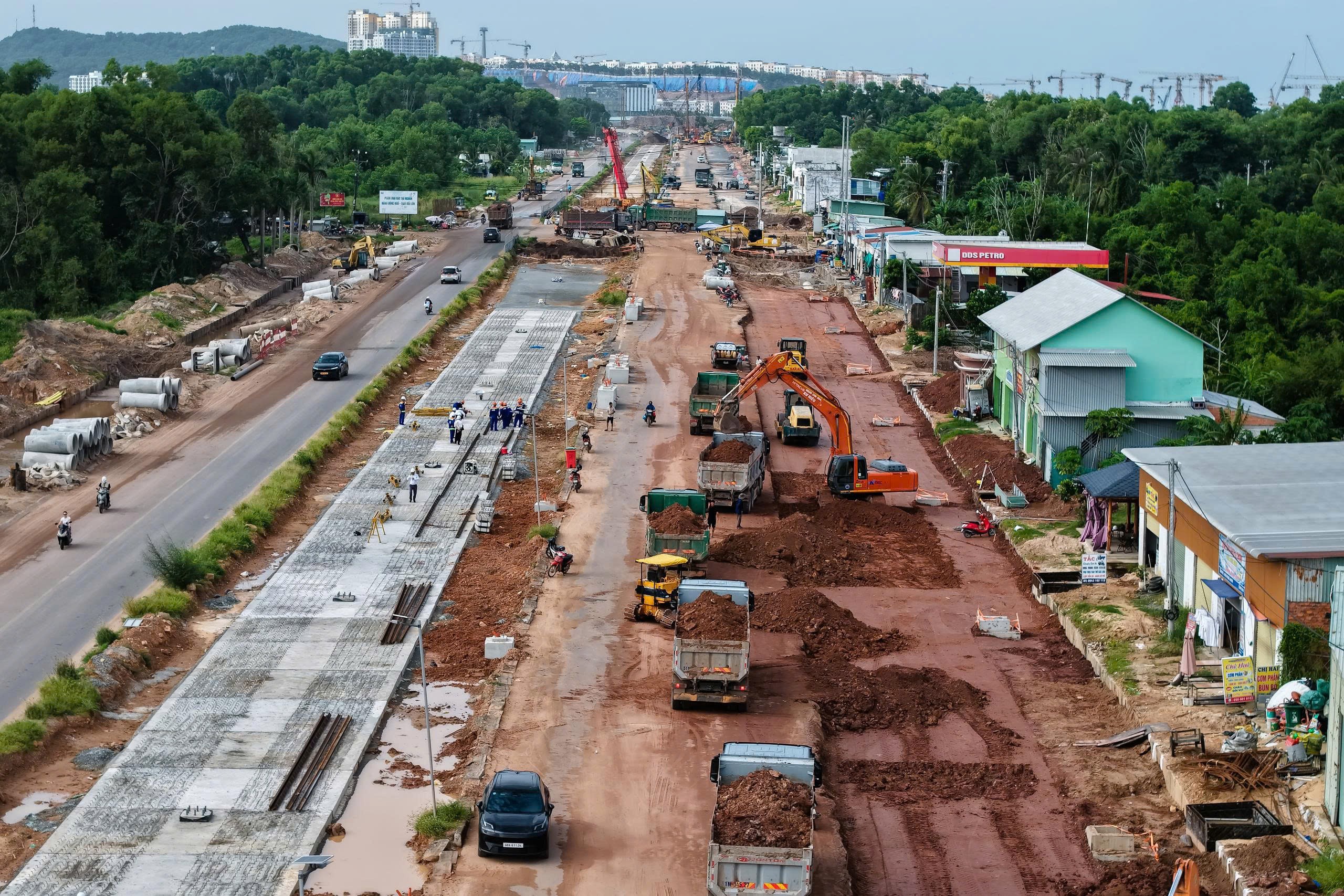 600 công nhân chạy đua ngày đêm trên tuyến LRT Phú Quốc