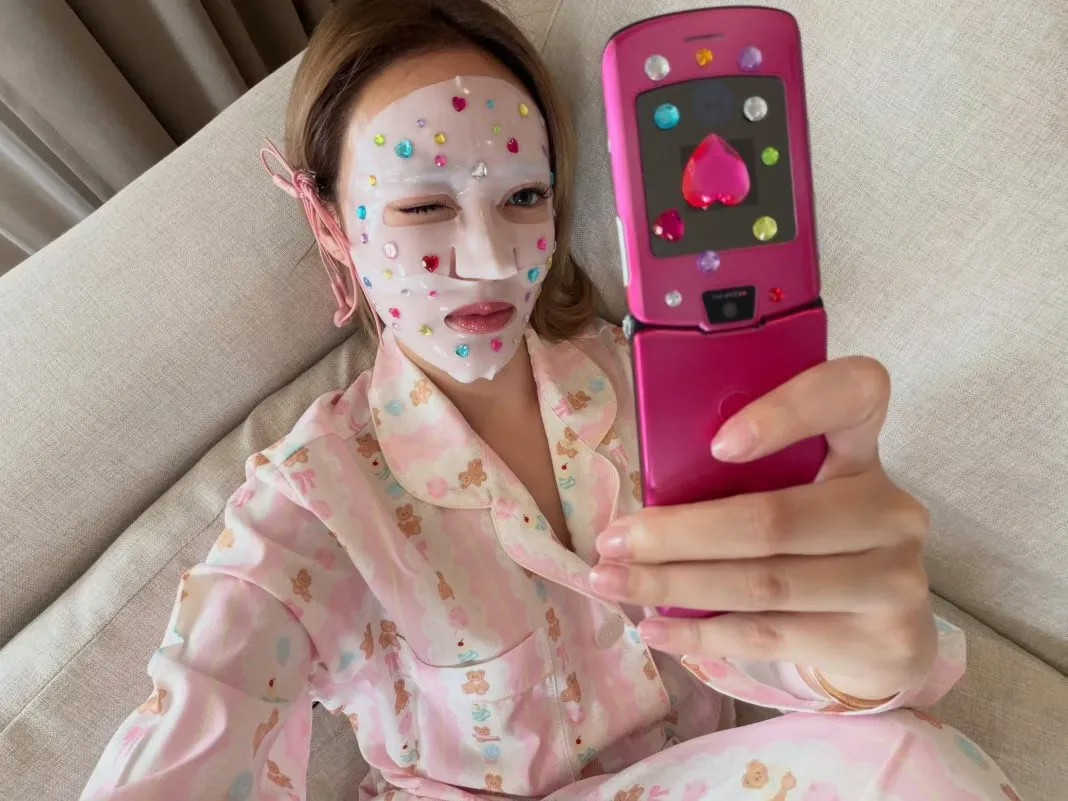 Bedazzling: Gen Z phủ lấp lánh lên mọi thứ để phản kháng tối giản