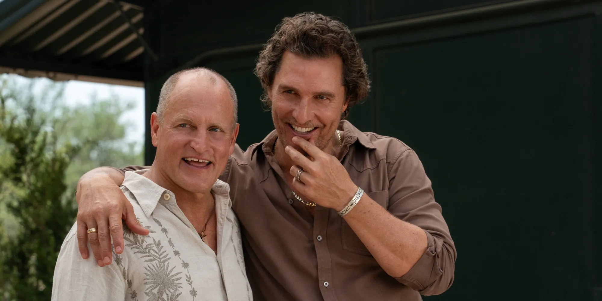 Matthew McConaughey và Woody Harrelson tái hợp trong series hài 'Brothers' trên Apple TV
