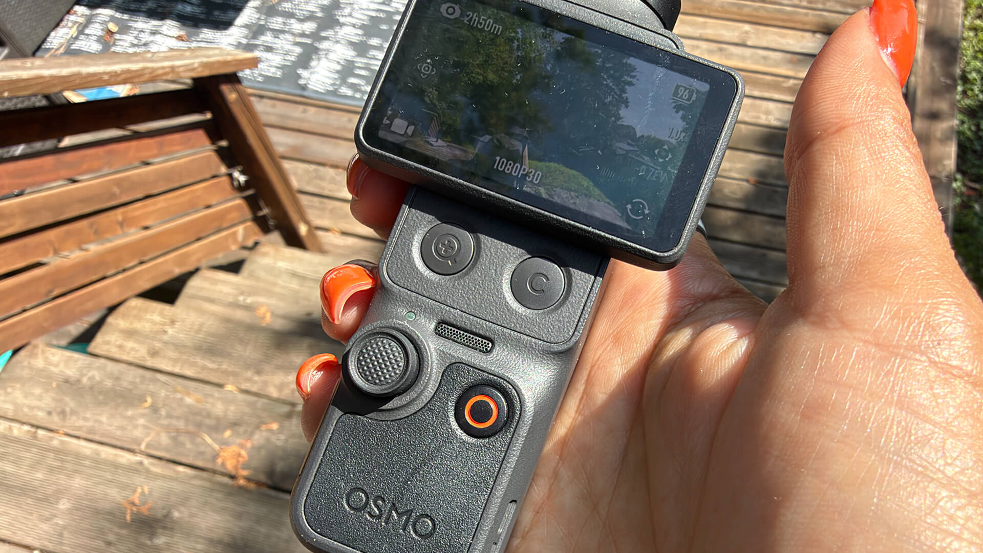 DJI Osmo Pocket 4 vs Pocket 3 vs Pocket 4 Pro: gimbal camera nào đáng tiền cho content creator?