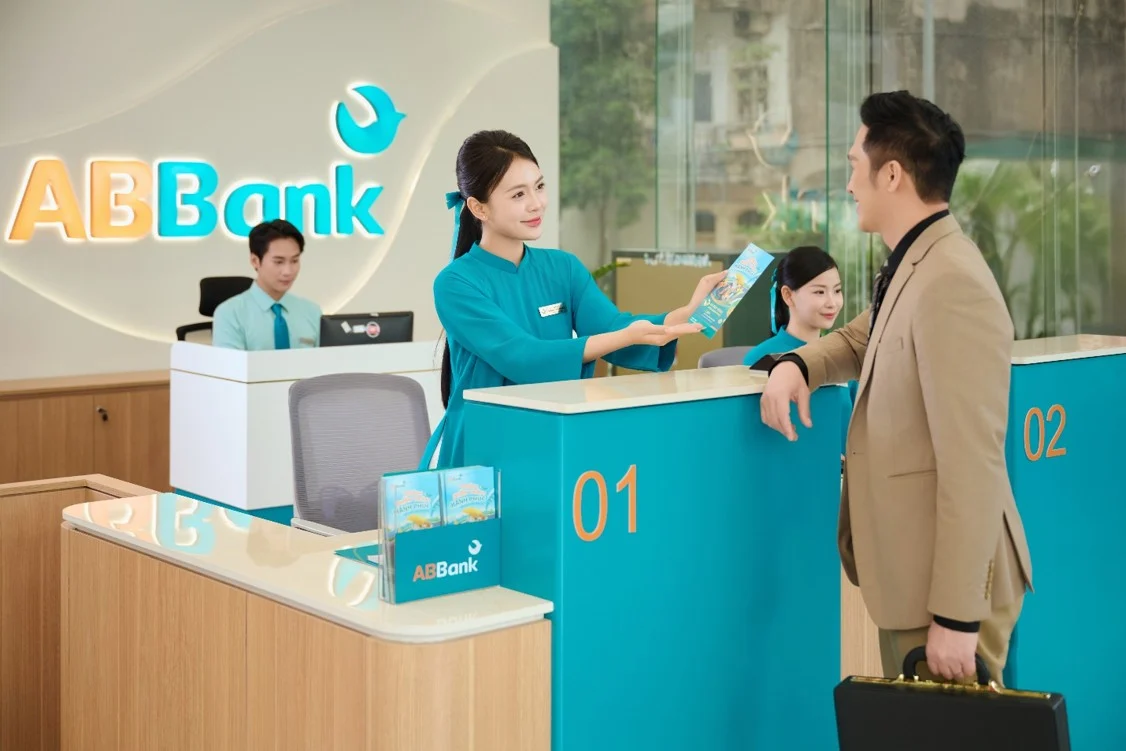 Cuộc đua tăng vốn điều lệ ngân hàng: ABBank, Techcombank và MB đang toan tính gì?