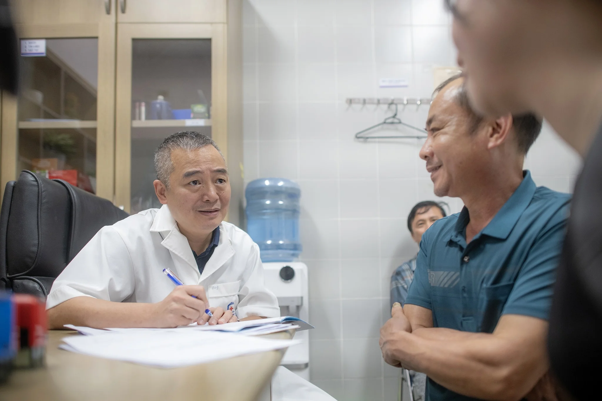 Tiêm 'bổ não' tại nhà và những ngộ nhận y tế nguy hiểm