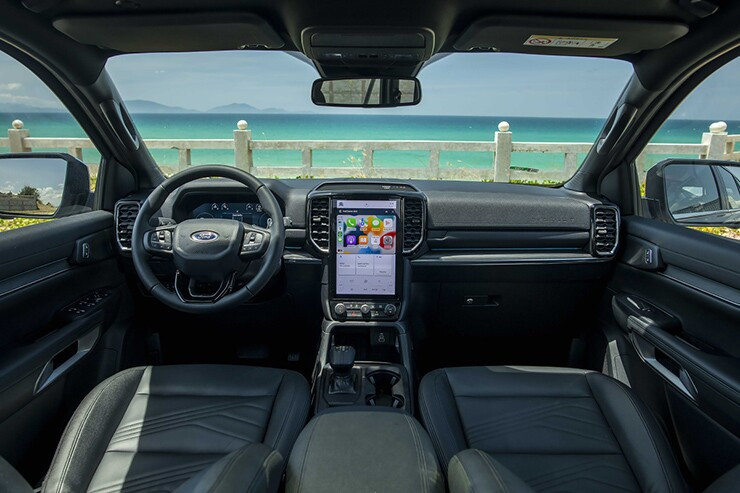 Ford Everest: Giá lăn bánh và chọn động cơ dầu tăng áp