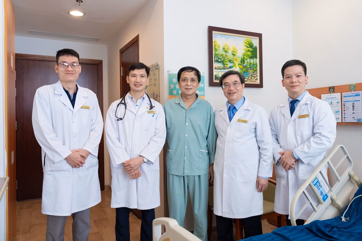 Phẫu thuật 8 giờ cứu sống bệnh nhân ung thư kép