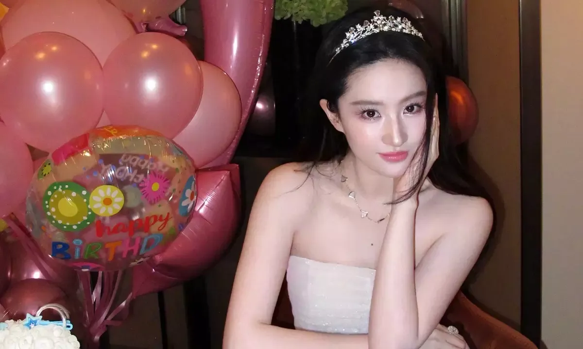 Vì sao minh tinh châu Á chọn nhà thiết kế Việt Nam