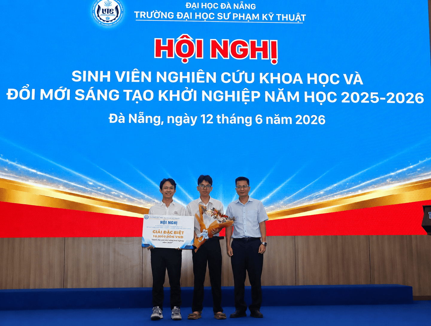 Kính AR hỗ trợ giao tiếp: Khi startup sinh viên chạm tới công nghệ vì cộng đồng