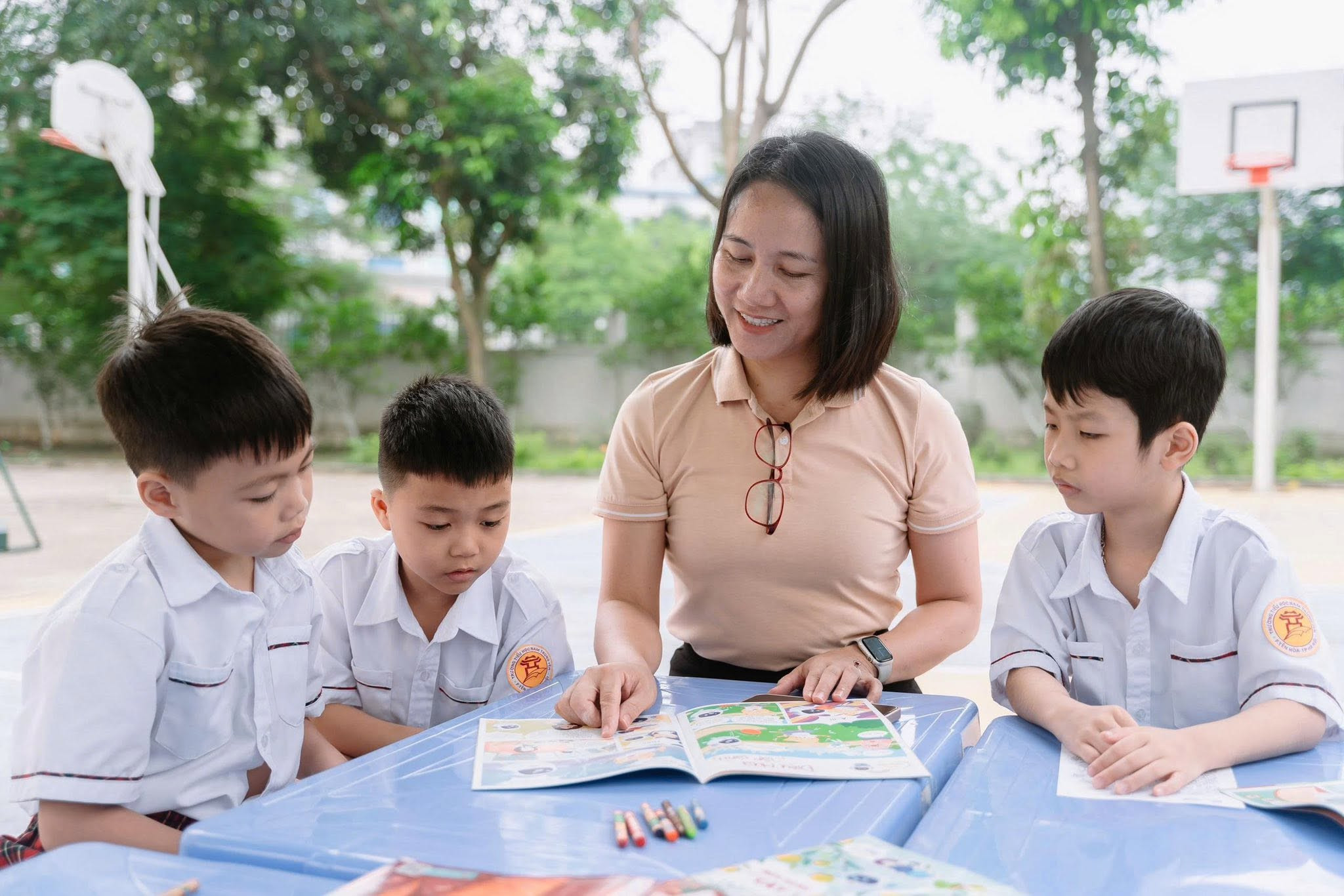 Deadline 30/8 cho sách giáo khoa: Cha mẹ không được chờ đến phút chót