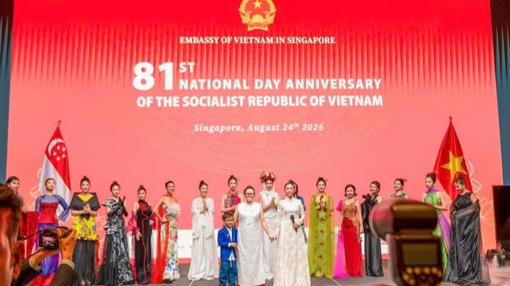 Áo dài Việt Nam: Cầu nối văn hóa tại Đêm di sản Á Đông Singapore