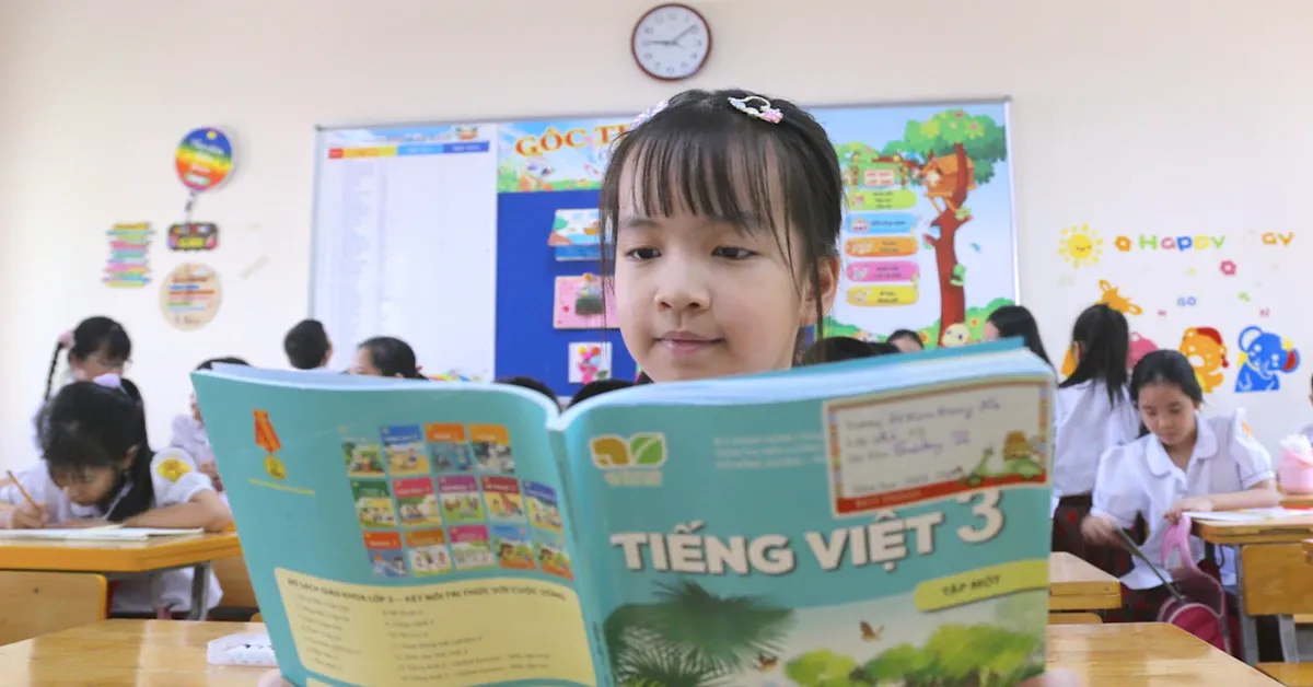 Bộ Giáo dục yêu cầu cung ứng đầy đủ sách giáo khoa: Phụ huynh cần biết gì?