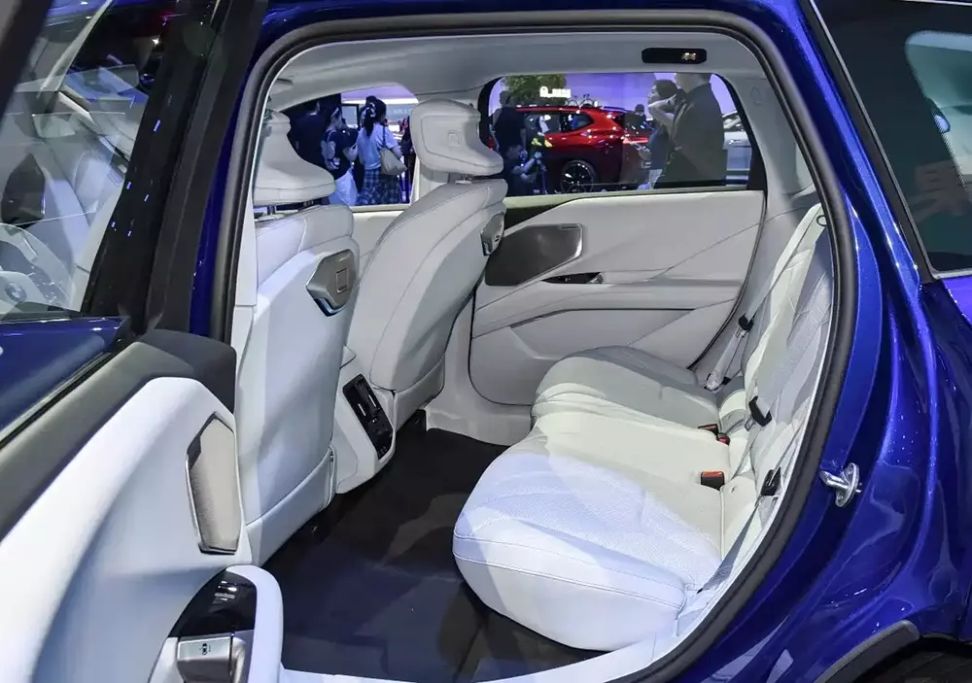 BMW iX3 L bản kéo dài ra mắt: SUV điện 919km tầm hoạt động định nghĩa lại phân khúc