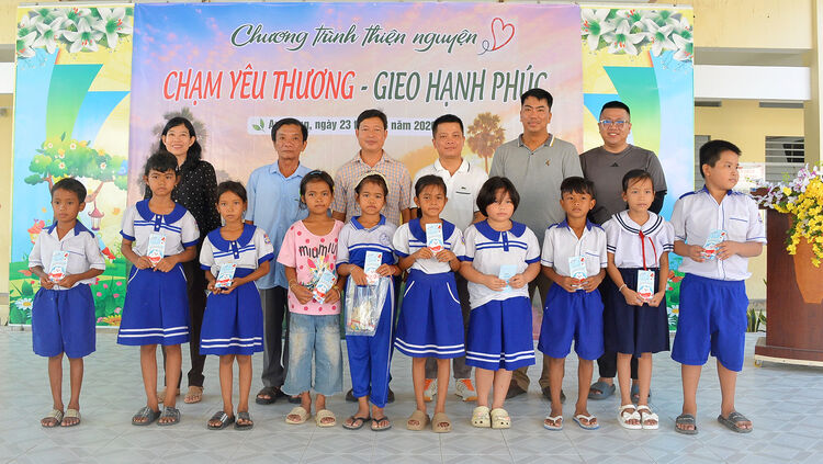 Các chương trình học bổng tiếp sức đến trường: cơ hội nào cho học sinh khó khăn?