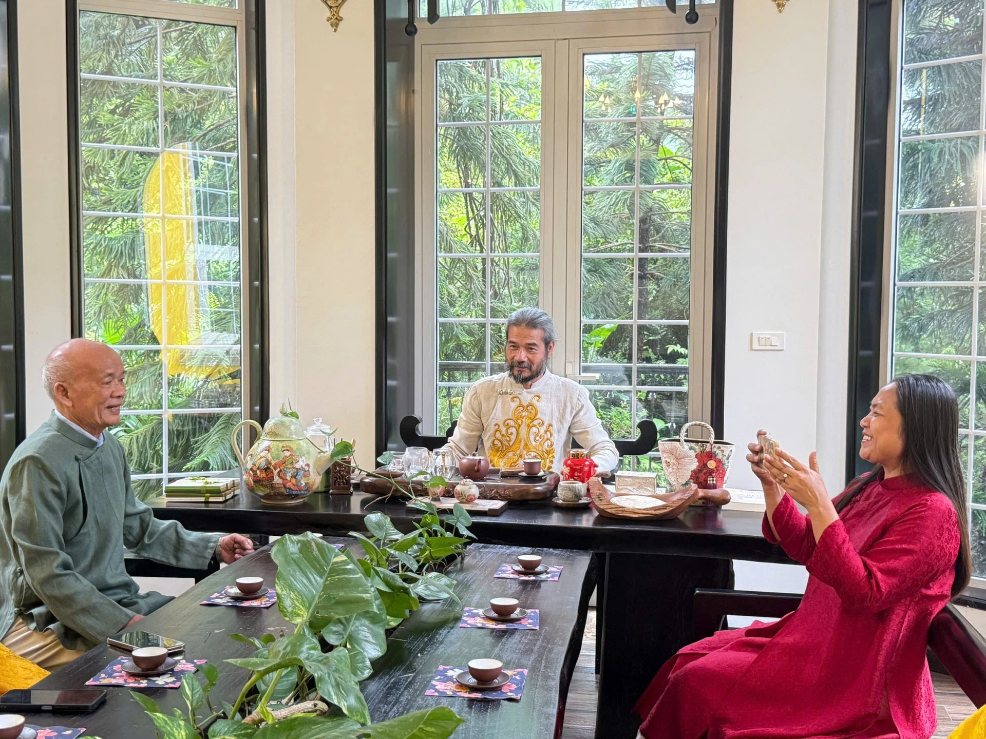 Nhà thiết kế Lưu Việt Anh khơi gợi ký ức văn hóa qua bộ sưu tập áo cưới đầu tay