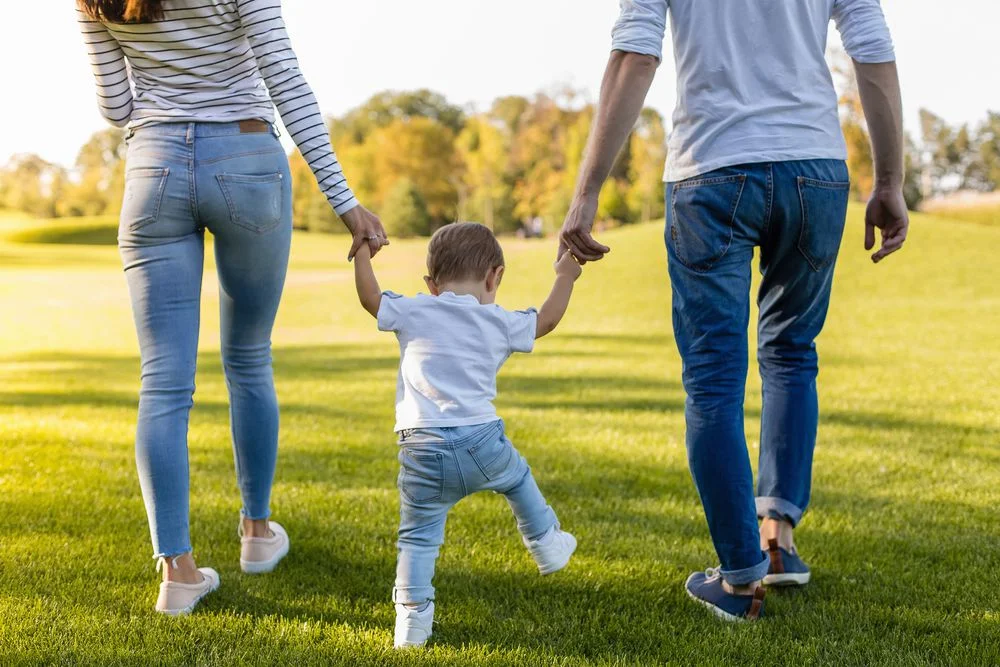 Khi cha mẹ vô tình phớt lờ cảm xúc con: Đừng để lo âu trở thành định mệnh