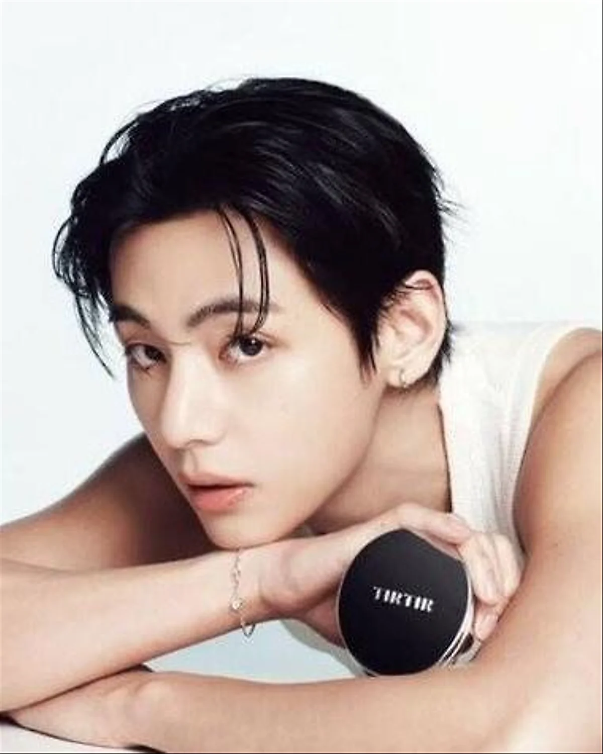 BTS V và ‘V Effect’: Khi một ngôi sao K-pop tái định nghĩa cuộc chơi K-beauty