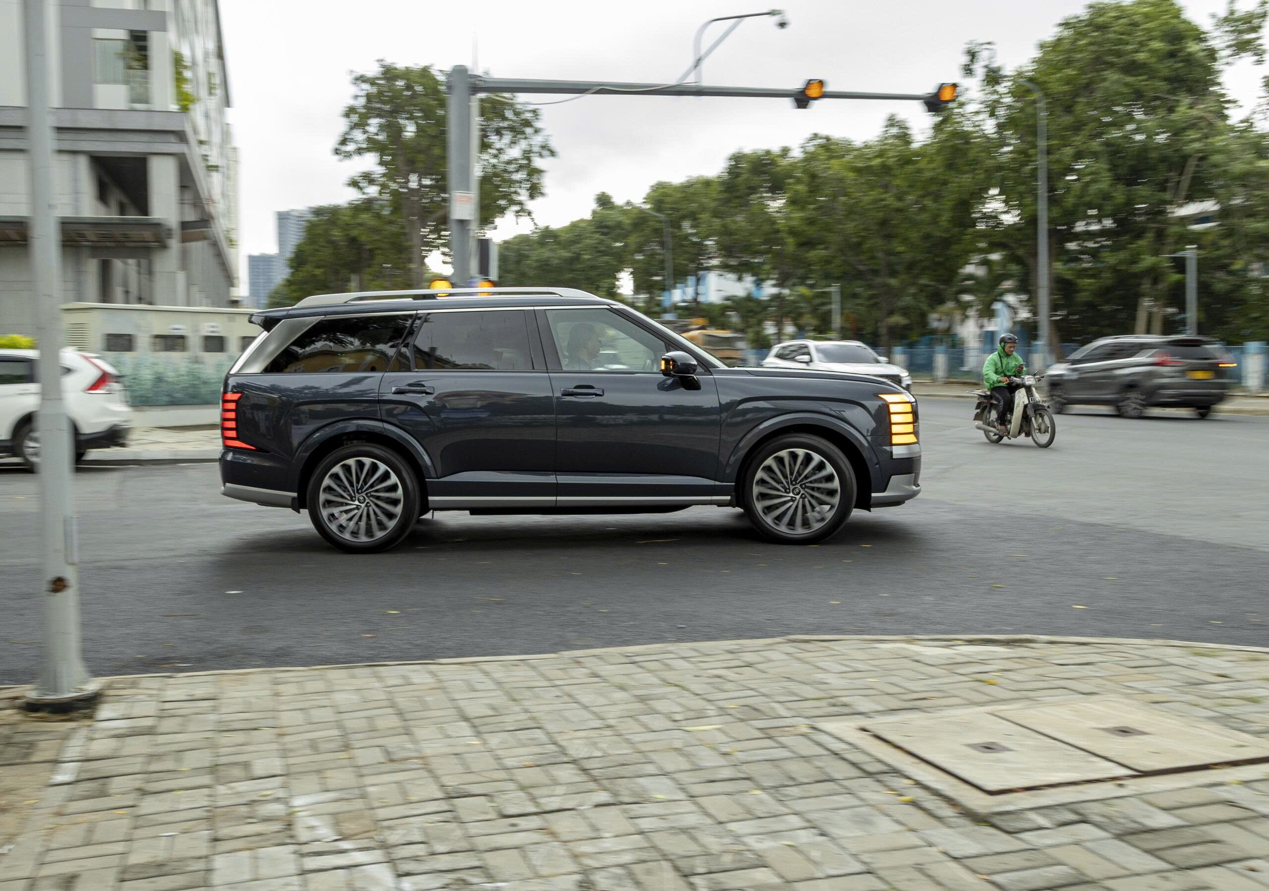 Hyundai Palisade High-Roof: SUV rộng, sang nhưng có quá đà?