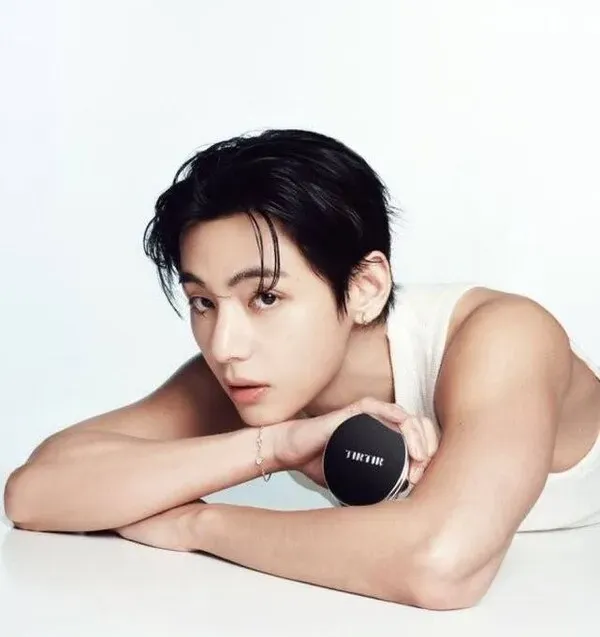 BTS V và 'V Effect': Tirtir Tinted Skin Glow Gây Sốt Toàn Cầu