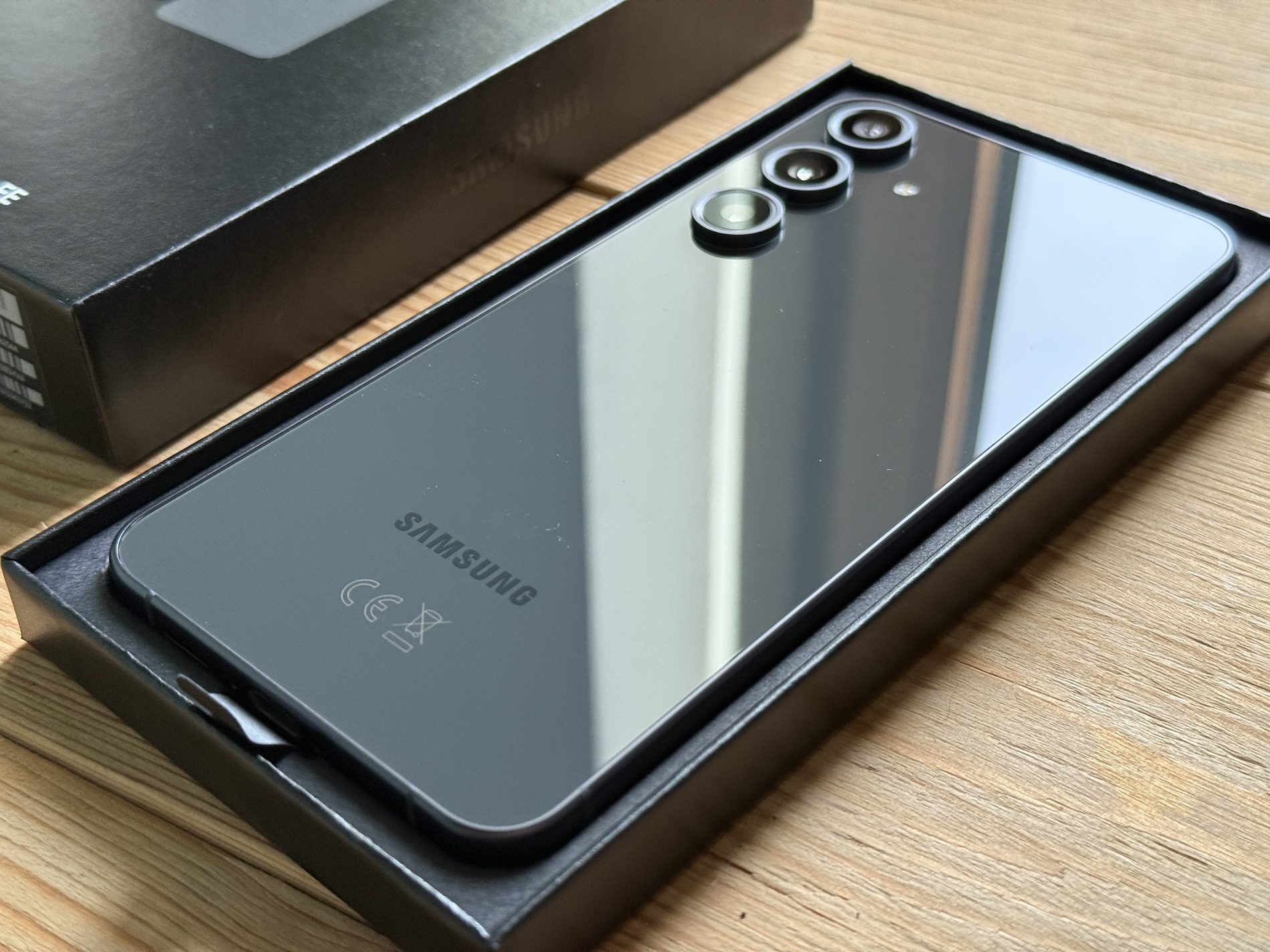 Patutkah Anda Beli Galaxy S24 FE Sekarang atau Tunggu S26 FE?