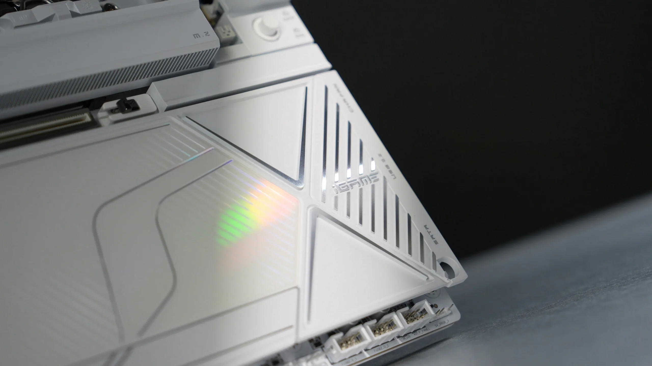 COLORFUL iGame X870E VULCAN W OC: mainboard ép xung cao cấp cho AMD AM5