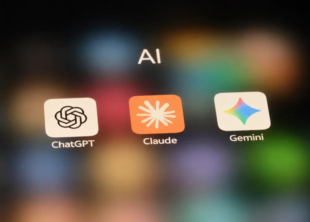 ChatGPT hay Gemini: chọn chatbot nào cho công việc dữ liệu?