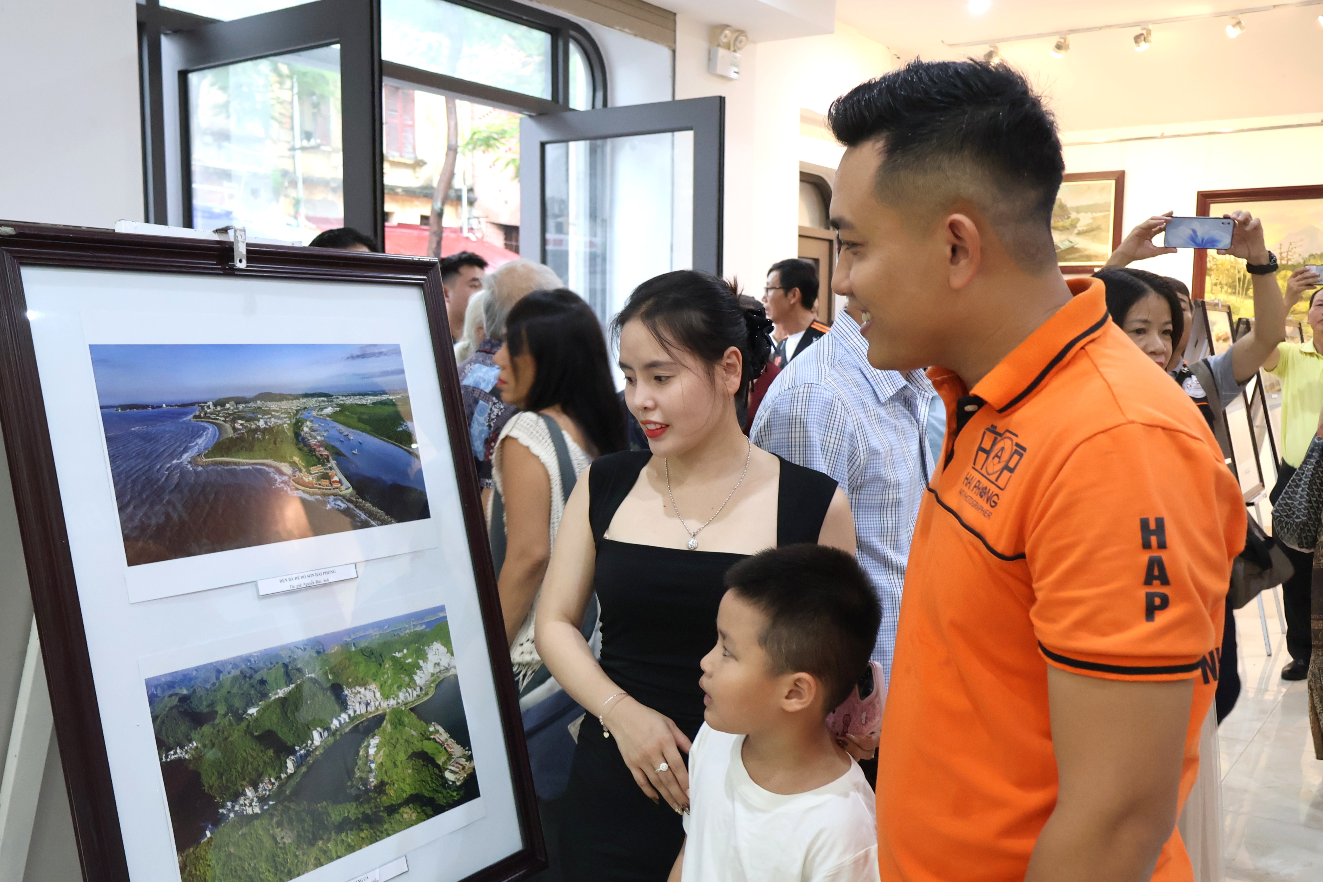 “Dấu ấn thời gian” tại Hải Phòng: khi ký ức bước vào không gian nghệ thuật