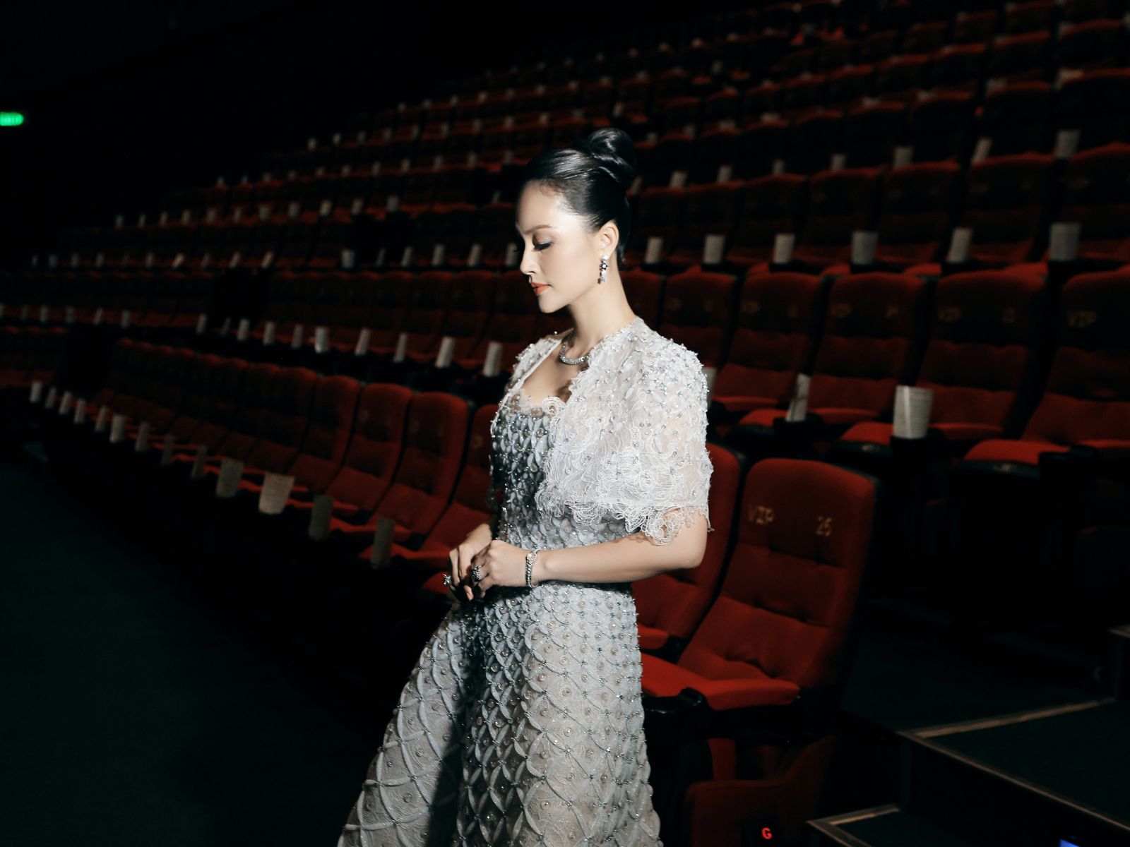 Những khoảnh khắc sáng tạo trên sàn diễn: Khi NTK Phan Huy biến show thời trang thành lễ kỷ niệm của sao