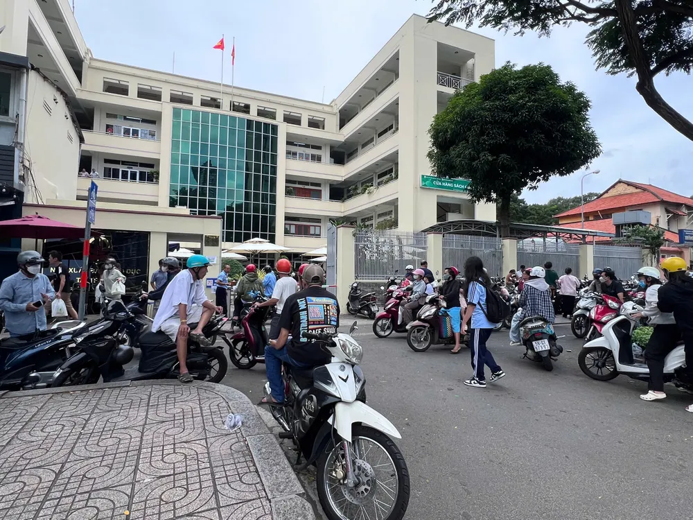 Cung ứng sách giáo khoa tại TP.HCM: hết khan hiếm nhưng chưa hết lo