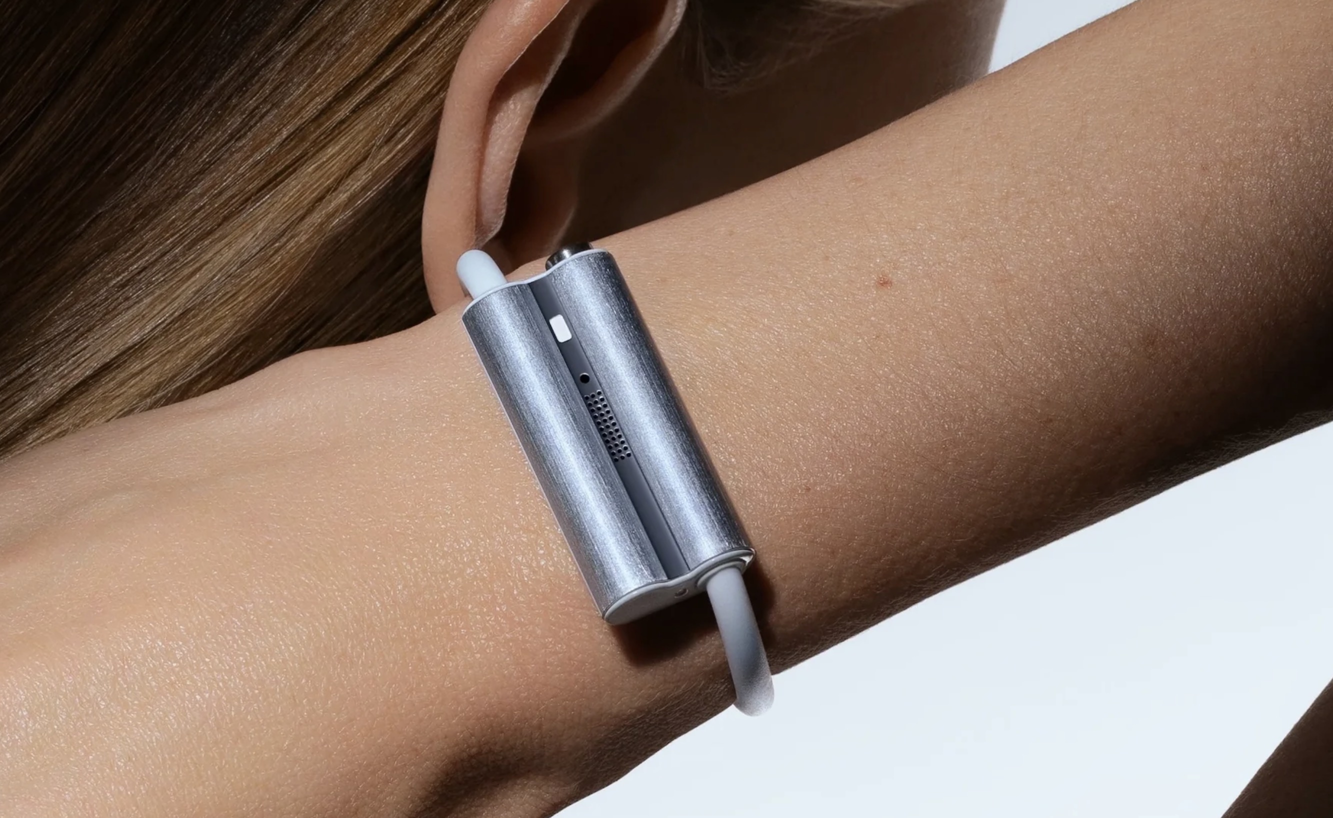 Pengasas Fitbit Kembali Dengan Gelang Pintar Tanpa Skrin