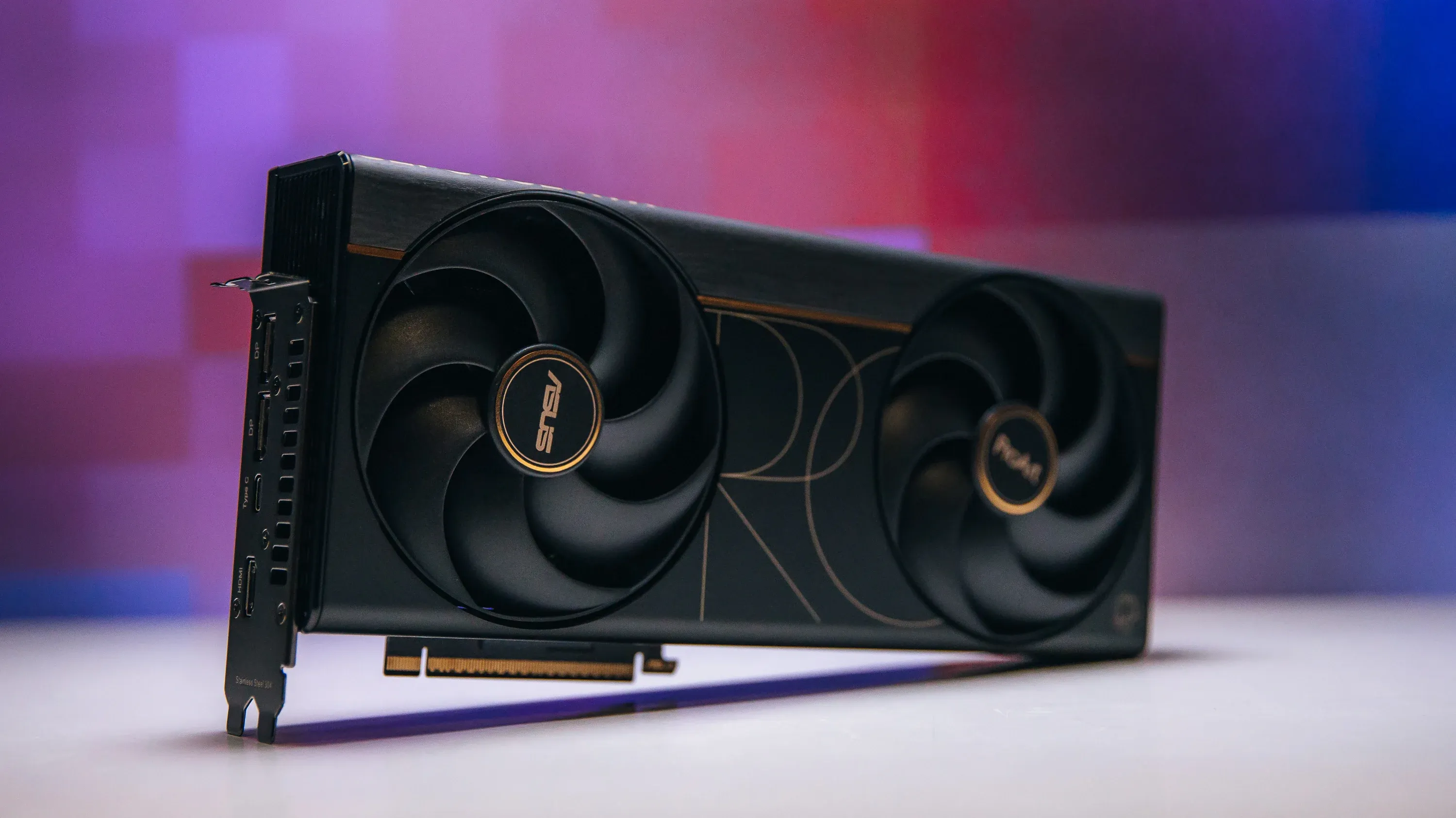 RTX 5090 32GB vs RTX 4090: Card Đồ Họa Nào Đáng Mua Cho Creators Và Gamers?