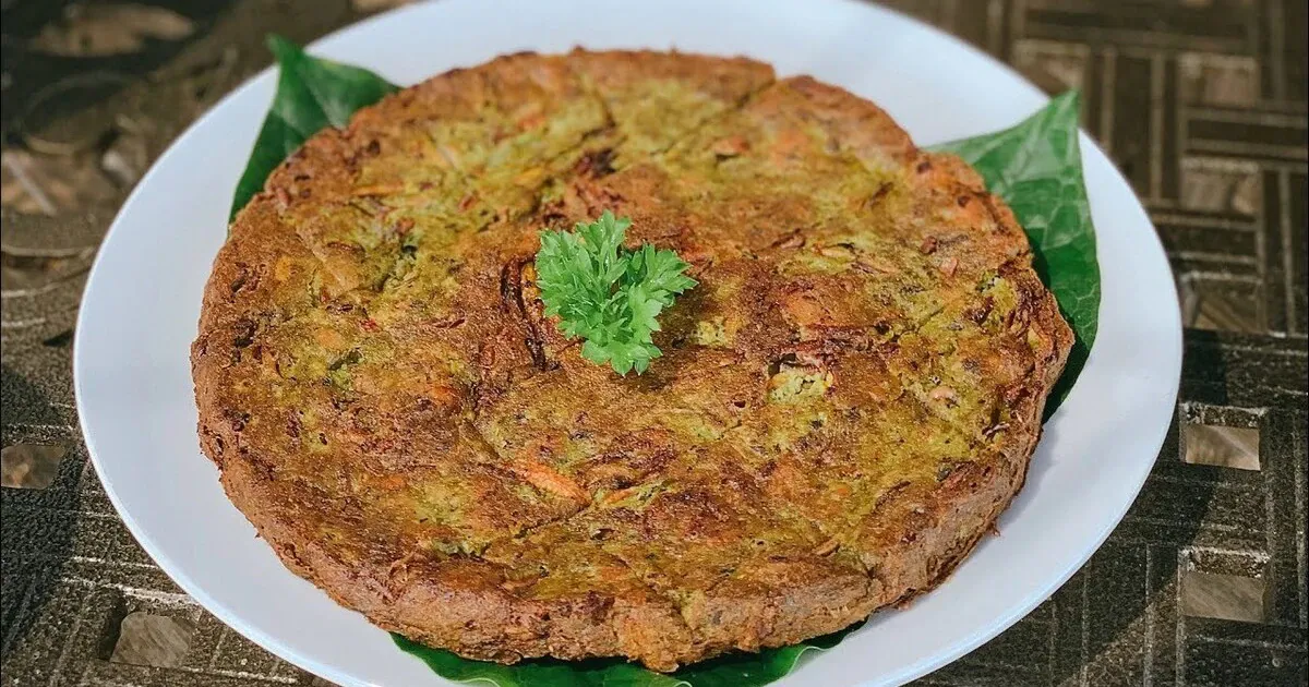 Những món ăn đường phố mùa thu Hà Nội: Cốm xanh, sấu chín, chả rươi khiến thực khách xếp hàng