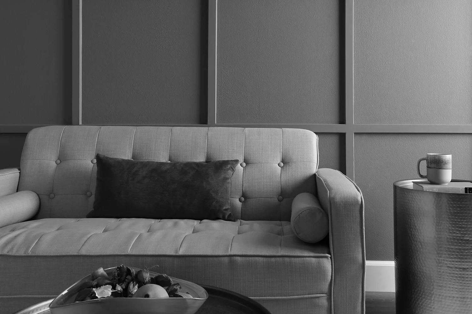 Mid-Century Modern ấm áp: gỗ tự nhiên và linen cho nhà Việt